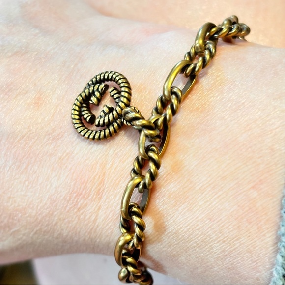 Fancy Link Chain
Antique Gold Finish
Bracelet With Double G
Motif 7” - Picture 7 of 11